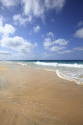 Africa, Cape Verde, Sal, View of beach of santa maria - KSWF000659