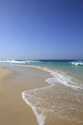 Afrika, Kap Verde, Sal, Blick auf den Strand von santa maria - KSWF000662