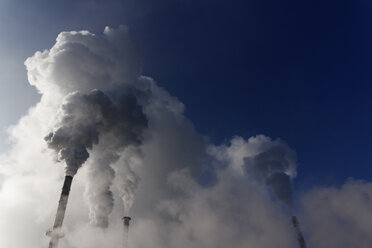 Austria, Vocklabruck, Lenzing, Smoke emitting out of factory - WVF000160