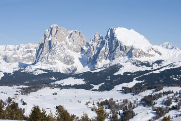 Österreich, Südtirol, Blick auf einen Berg im Schnee - MRF001218