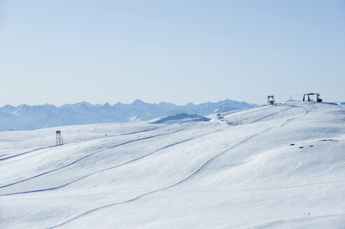 Österreich, Südtirol, Blick auf einen verschneiten Berg - MRF001221