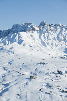 Österreich, Südtirol, Blick auf einen verschneiten Berg - MRF001225