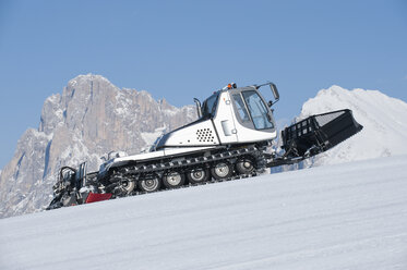 Austria, South Tirol, Snowcat on snow with mountain in background - MRF001229