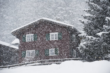 Österreich, Kleinwalsertal, Skigebiet, Berghütte - MRF001233