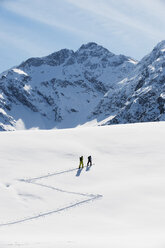 Österreich, Kleinwalsertal, Skifahren zu zweit - MRF001253