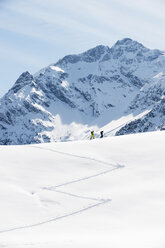 Österreich, Kleinwalsertal, Skifahren zu zweit - MRF001255