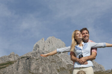 Austria, Salzburg Country, Filzmoos, Man and woman in front of Bischofsmuetze mountain - HHF003448