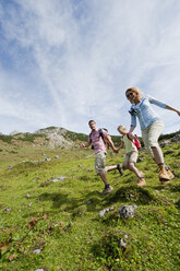 Austria, Salzburg Country, Filzmoos, Family hiking on alpine - HHF003456