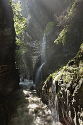 Österreich, Vorarlberg, Bregenzwald, Dornbirn, Alplochschlucht, Alplochschlucht, Blick auf Wasserfall - SIEF000563