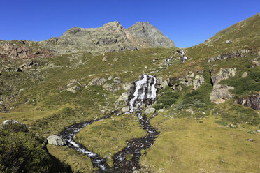 Österreich, Tirol, Ötztaler Alpen, Blick auf Wasserfall im Kaunertal - SIEF000584