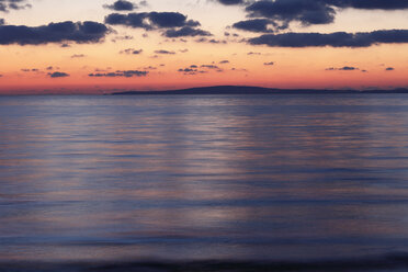 Spanien, Balearische Inseln, Mallorca, Blick auf s'arenal am Abend - SIEF000637