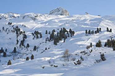 Österreich, Vorarlberg, Blick auf das Skigebiet - WDF000849