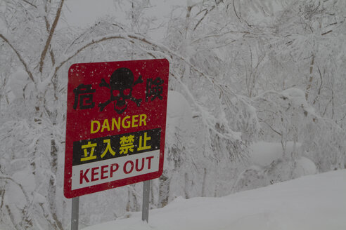 Japan, Hokkaido, Risutsu Warnschild für Lawinen - FFF001149