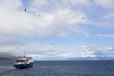 Südamerika, Argentinien, Atlantik, Feuerland, Beagle-Kanal, Eisbrecher-Kreuzfahrtschiff auf dem Weg in die Antarktis, lizenzfreies Stockfoto