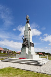Südatlantik, Vereinigtes Königreich, Britische Überseegebiete, Ostfalkland, Falklandinseln, Falklands, Port Stanley, Stanley, Blick auf das Kriegerdenkmal von 1914 - FO003222