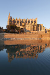 Spanien, Balearische Inseln, Mallorca, Palma de Mallorca, Parc de Mar, Kathedrale La Seu - SIEF000657