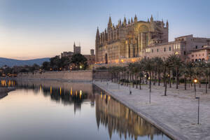 Spain, Balearic Islands, Majorca, Palma de Mallorca, Parc de Mar, Cathedral La Seu - SIEF000660