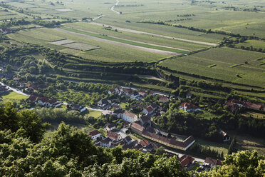 Österreich, Niederösterreich, Mostviertel, Wachau, Blick auf Gebäude in der Landschaft - SIEF000677