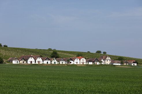 Österreich, Niederösterreich, Weinviertel, Blick auf Häuser - SIEF000683