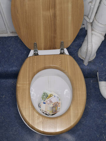 Euroschein in der Toilettenschüssel, lizenzfreies Stockfoto