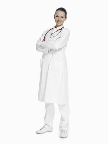 Weiblicher Arzt mit Stethoskop, lächelnd, Porträt, lizenzfreies Stockfoto