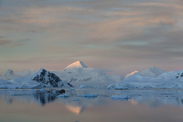 South Atlantic Ocean, Antarctica, Antarctic Peninsula, Lemaire Channel, View of snow coverd mountain range at dawn - FOF003307