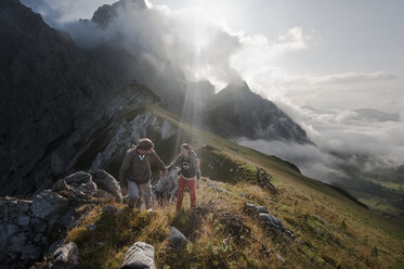 Austria, Salzburg, Filzmoos, Couple hiking on mountains - HHF003548