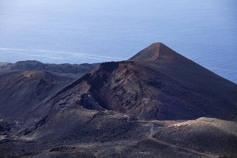 Spanien, Kanarische Inseln, La Palma, Blick auf den Vulkan Teneguia bei Fuencaliente, lizenzfreies Stockfoto