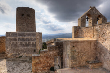 Spanien, Balearische Inseln, Mallorca, Blick auf die Burg von Capdepera - SIEF000799