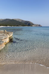 Spanien, Balearische Inseln, Mallorca, Cala Ratjada, Blick auf den Strand Cala Agulla - SIEF000811