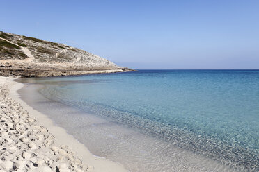 Spanien, Balearische Inseln, Mallorca, Cala Torta, bei Arta, Blick auf den Strand - SIEF000789