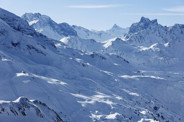 Österreich, Vorarlberg, Blick auf verschneite Lechtaler Alpen - SIEF000824