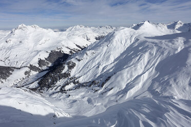 Österreich, Vorarlberg, Blick auf verschneite Lechtaler Alpen - SIEF000826