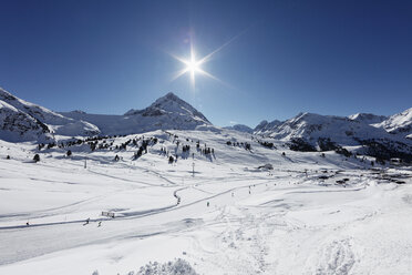 Österreich, Tirol, Blick auf das Skigebiet kuehtai-sattel und die Stubaier Alpen - SIEF000831