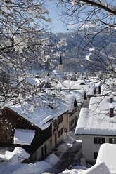 Deutschland, Bayern, Oberbayern, Garmisch-Partenkirchen, Blick auf den Ortsteil Partenkirchen - SIEF000836