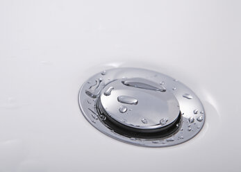 Clean bath drain, close-up - WBF000888