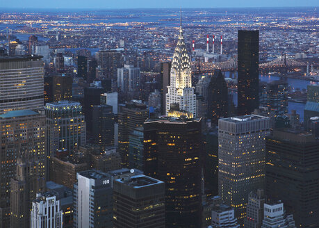 USA, New York, Blick auf die Stadt Manhattan und das Chrysler-Gebäude - WBF000937