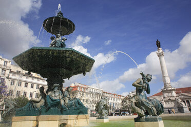 Portugal, Lissabon, Brunnen und Denkmal für Dom Pedro IV auf dem Rossio-Platz - PSF000449