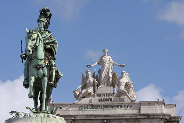 Portugal, Lisbon, Statue of king joseph I in praca do comercio with triumph arch in background - PSF000464