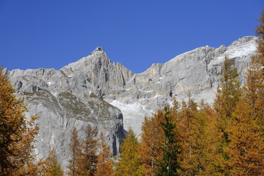 Österreich, Steiermark, Blick auf den Hunerkogel und das Dachsteingebirge - SIEF000890