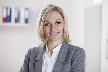 Germany, Bavaria, Munich, Businesswoman in office, smiling, portrait - RBF000497