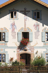 Deutschland, Bayern, Oberbayern, Blick auf altes Bauernhaus - SIEF000922
