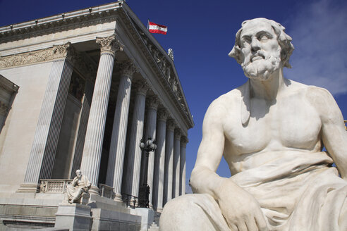 Austria, Vienna, View of Thucydides statue with Parliament Building - PSF000477