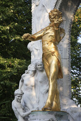 Österreich, Wien, Blick auf die Johann-Strauss-Statue im Stadtpark - PSF000480