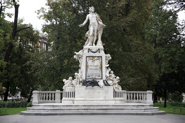 Österreich, Wien, Mozart-Statue im Burggarten - PSF000495