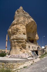 Türkei, Kappadokien, Goreme, Blick auf Höhlenwohnung mit sichtbarer Erosion der Wand - PSF000512