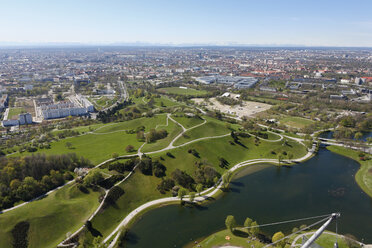 Deutschland, Bayern, München, Blick auf die Stadt mit Olympiapark - SIE000961