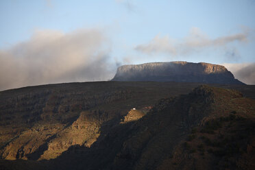 Spain, Canary Islands, La Gomera, Valle Gran Rey, View of fortress and mountain - SIEF001034