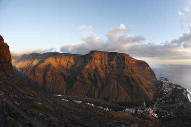 Spanien, Kanarische Inseln, La Gomera, Valle Gran Rey, Blick auf den Berg - SIEF001035