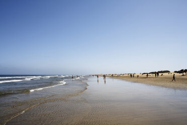 Spain, Gran Canaria, Costa Canaria, Playa del Ingles, Tourist on beach - SIEF000998